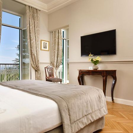 Royal Hotel Sanremo Luaran gambar A room at the hotel