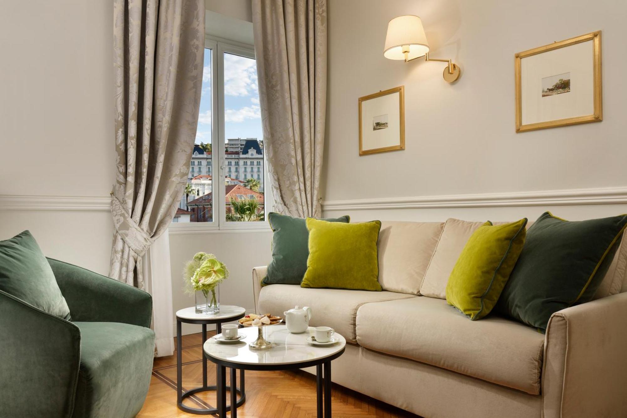Royal Hotel Sanremo Luaran gambar A living room at the Hotel