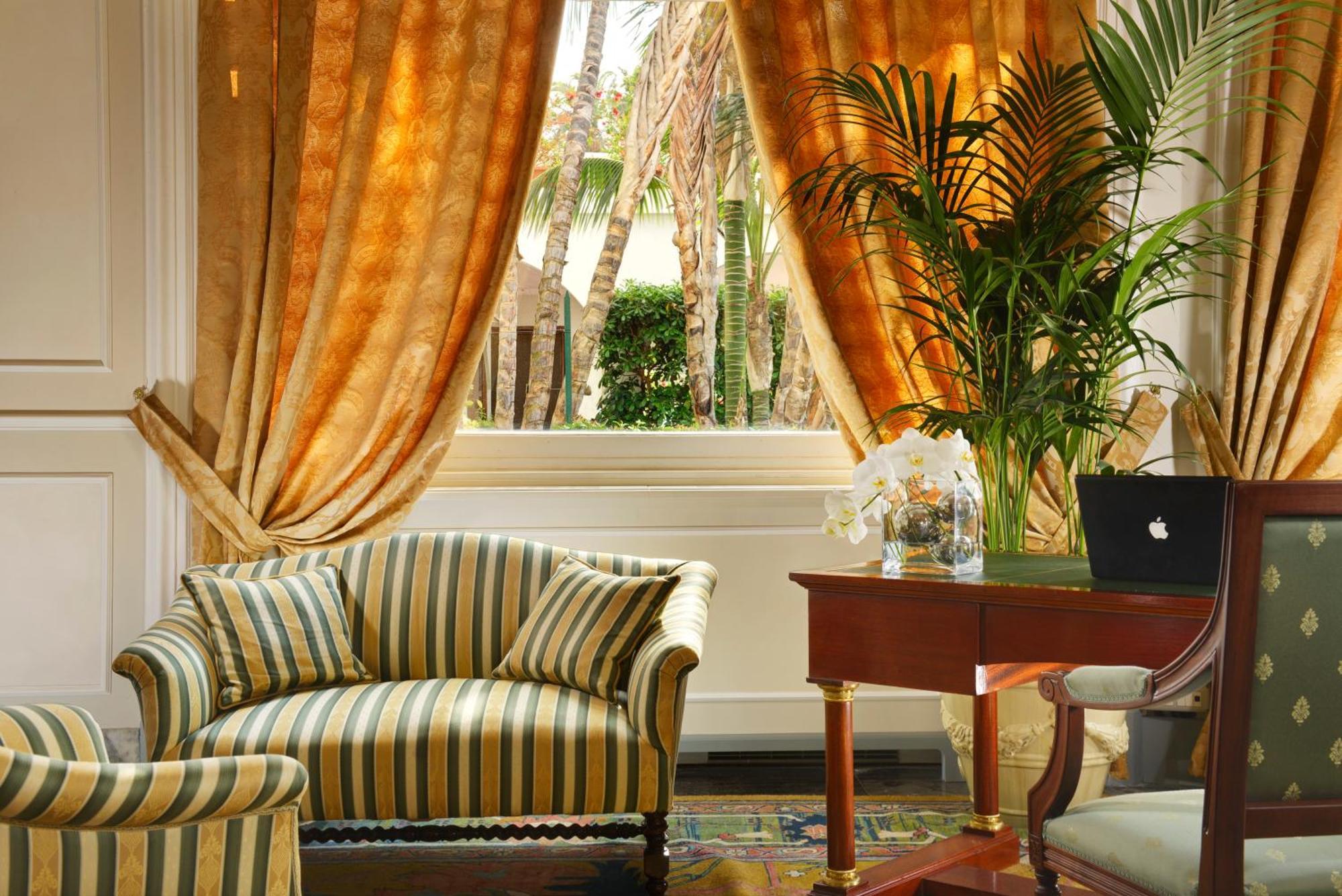 Royal Hotel Sanremo Luaran gambar The lobby