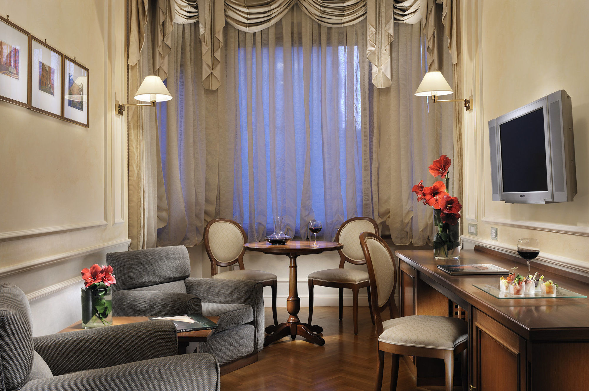 Royal Hotel Sanremo Bilik gambar A suite at the hotel