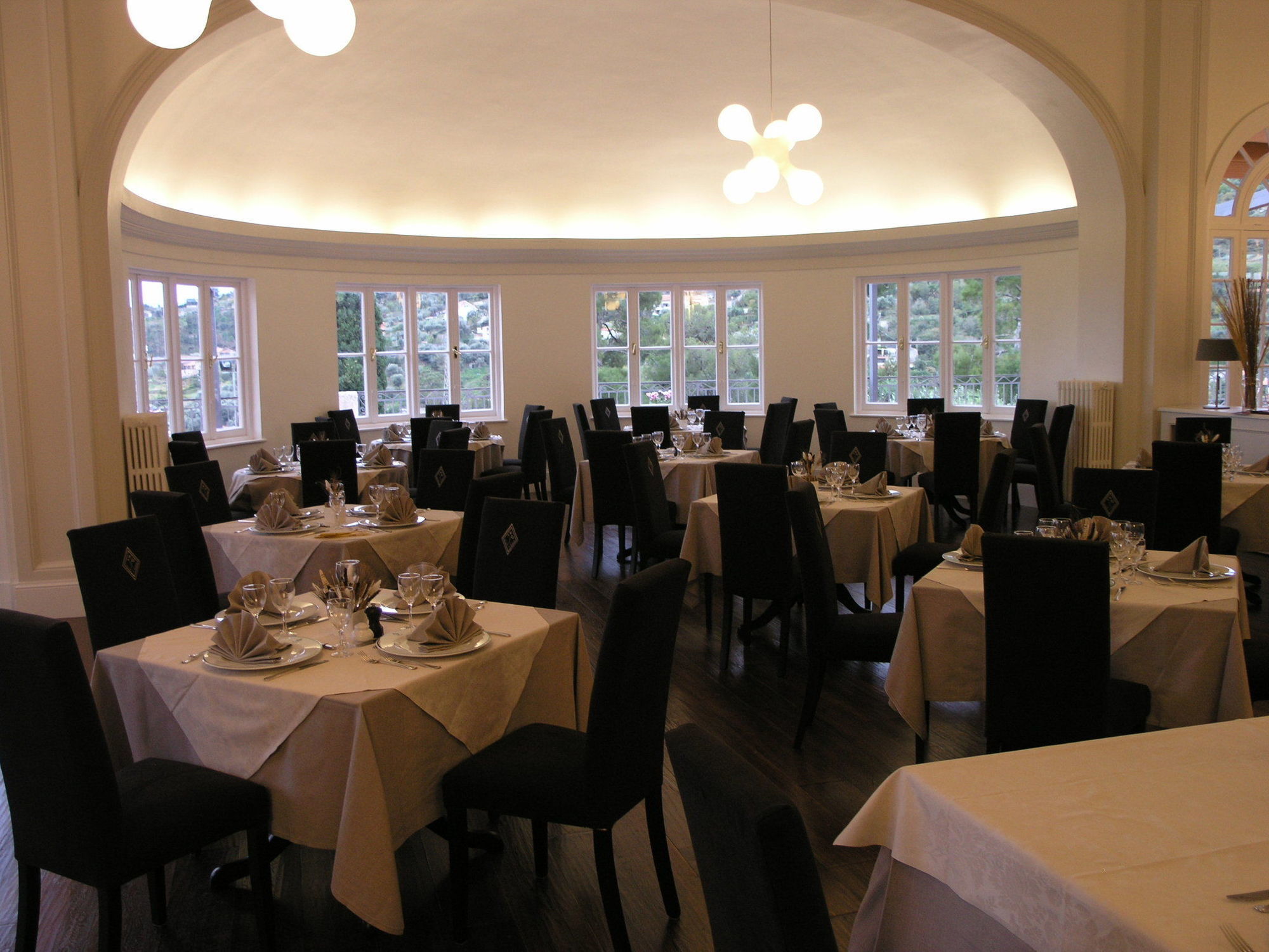 Royal Hotel Sanremo Luaran gambar The restaurant's interior