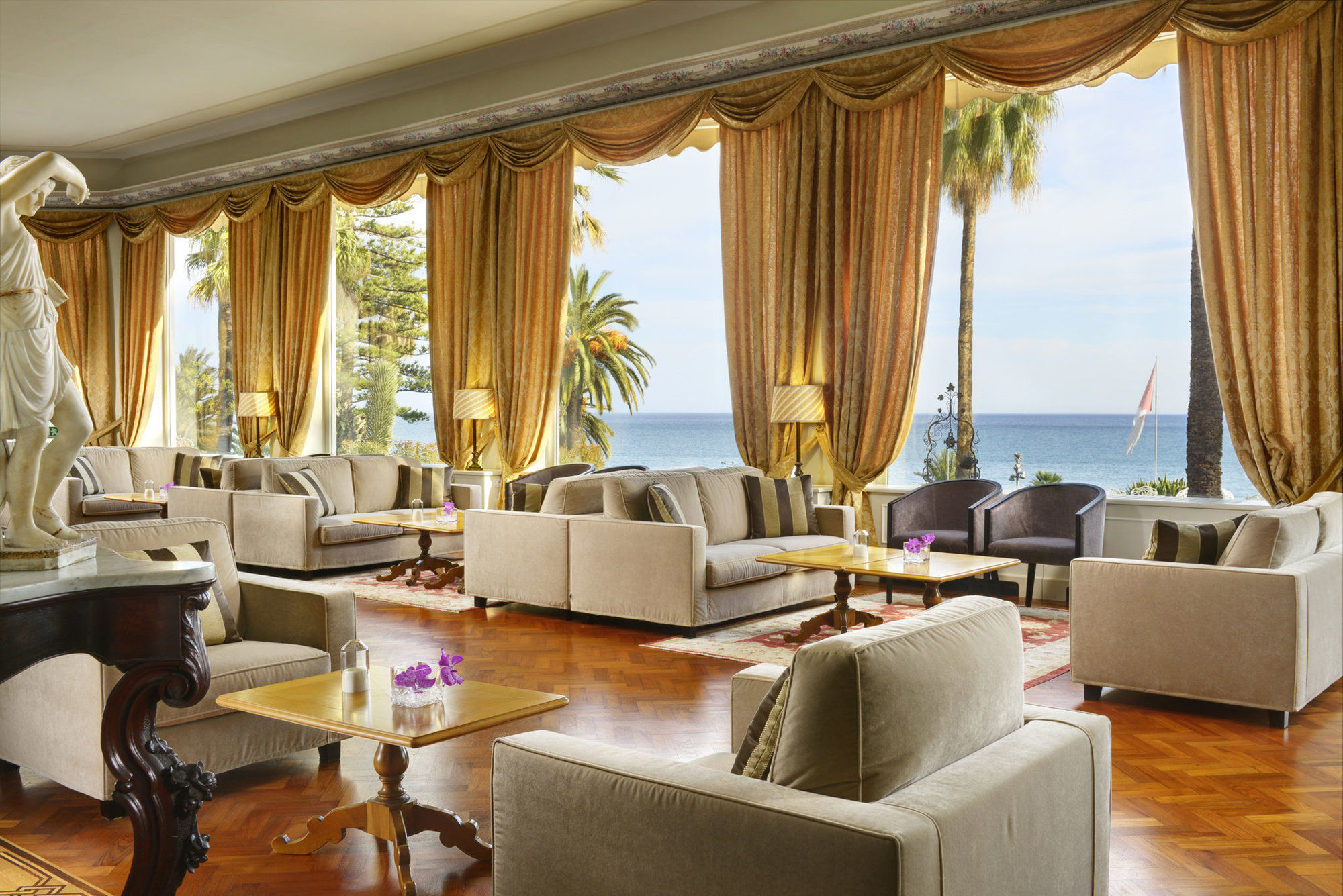 Royal Hotel Sanremo Luaran gambar The lobby