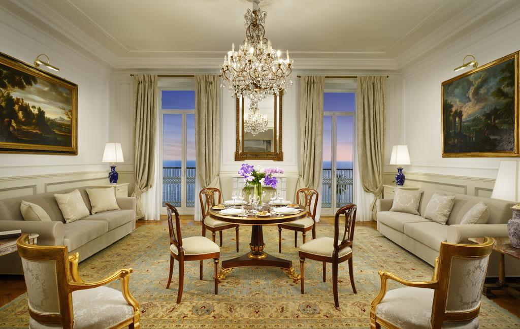 Royal Hotel Sanremo Luaran gambar A living room
