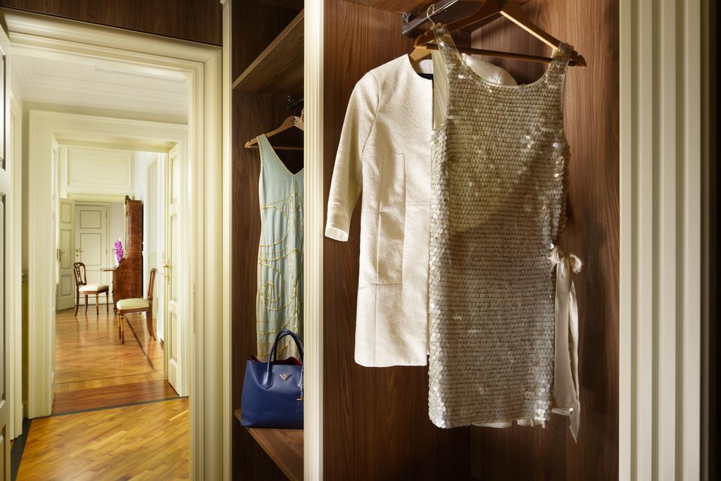 Royal Hotel Sanremo Luaran gambar A wardrobe