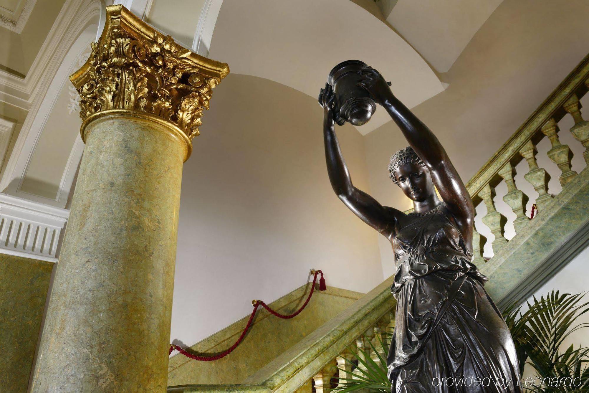Royal Hotel Sanremo Dalaman gambar The statue of the water carrier