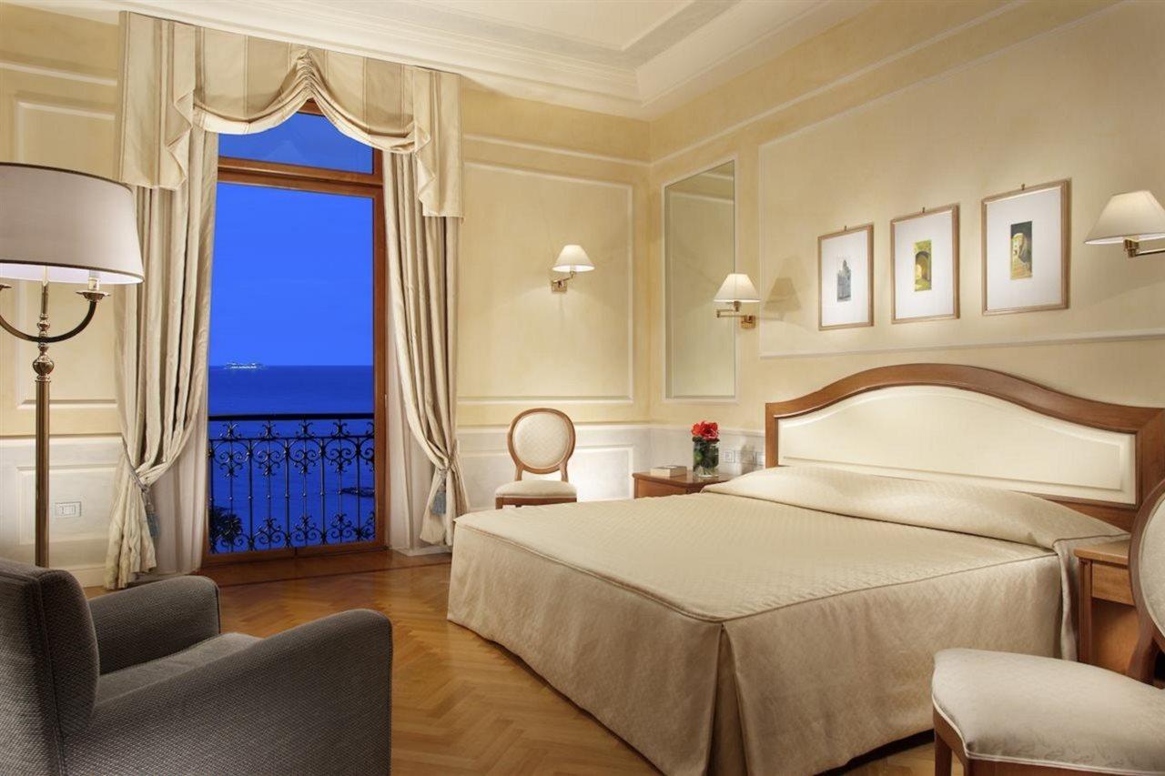 Royal Hotel Sanremo Bilik gambar A room at the Excelsior